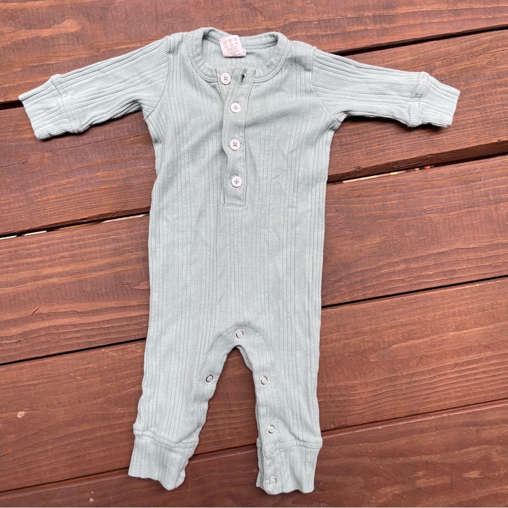 Kate Quinn - Ribbed Long Sleeve Bodysuit